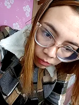 Snapshot of AlissonPeach01 chatting on 5, 11, 2025 AlissonPeach01 online show from 5, 11, 2025