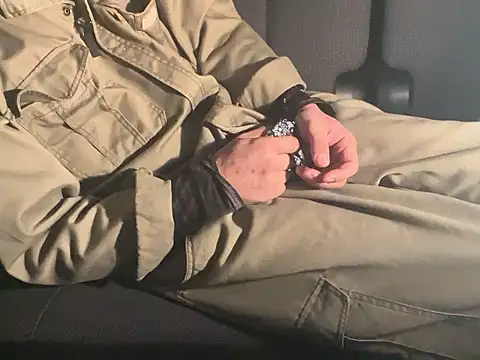 Snapshot of CAMEL1913 chatting on 14, 11, 2025 CAMEL1913 online show from 14, 11, 2025