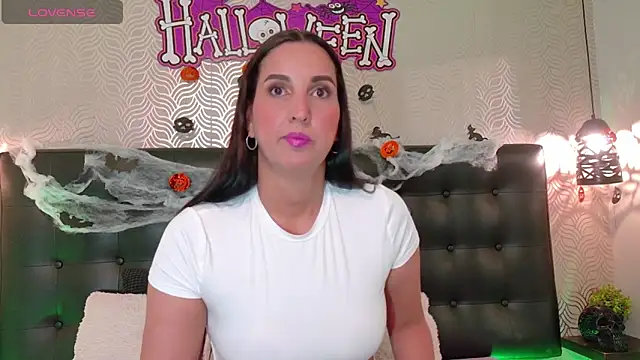 Snapshot of Sharonevanss_ chatting on 10, 10, 2025 Sharonevanss online show from 10, 10, 2025