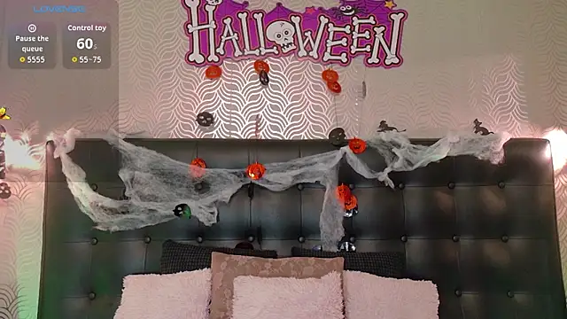 Snapshot of Sharonevanss_ chatting on 25, 10, 2025 Sharonevanss online show from 25, 10, 2025