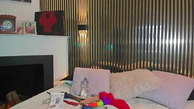 SyraPalmer online show from 8, 11, 2025