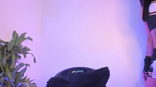 Lucy shen  online show from 9, 10, 2025