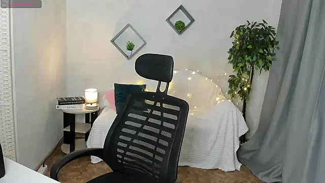 stacey  doll online show from 8, 10, 2025