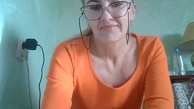 TianaQLove online show from 28, 10, 2025