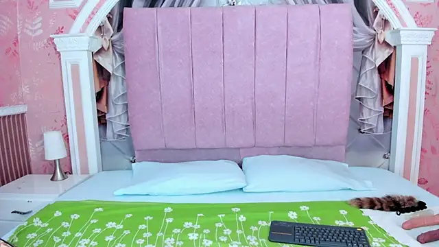 mishell lovely online show from 12, 11, 2025