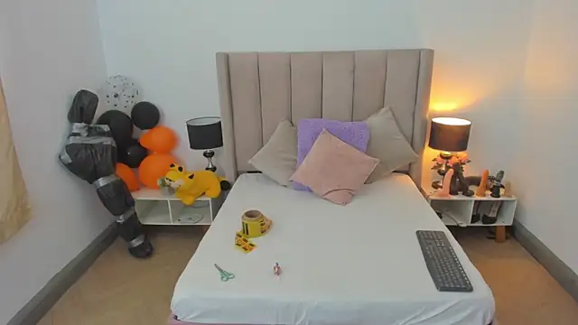 evvaa moon69 online show from 8, 10, 2025