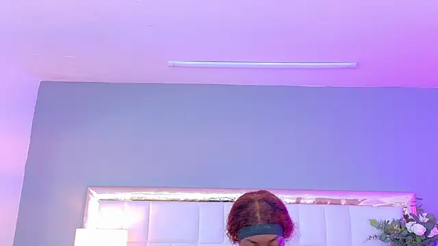 Snapshot of MadeleineHocker chatting on 6, 11, 2025 MadeleineHocker online show from 6, 11, 2025