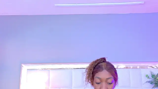 Snapshot of MadeleineHocker chatting on 21, 11, 2025 MadeleineHocker online show from 21, 11, 2025