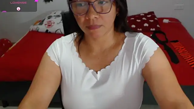 Snapshot of hiilarybrown chatting on 24, 10, 2025 hiilarybrown online show from 24, 10, 2025