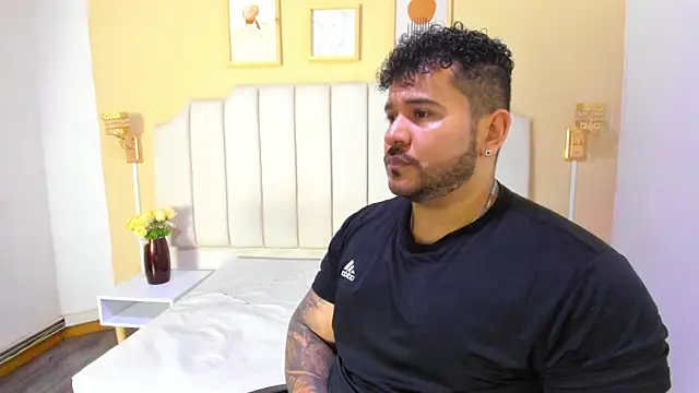 Snapshot of michael_hill1 chatting on 6, 11, 2025 michael hill1 online show from 6, 11, 2025