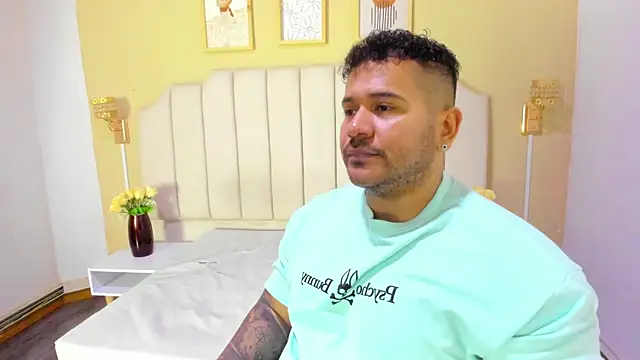 Snapshot of michael_hill1 chatting on 13, 11, 2025 michael hill1 online show from 13, 11, 2025