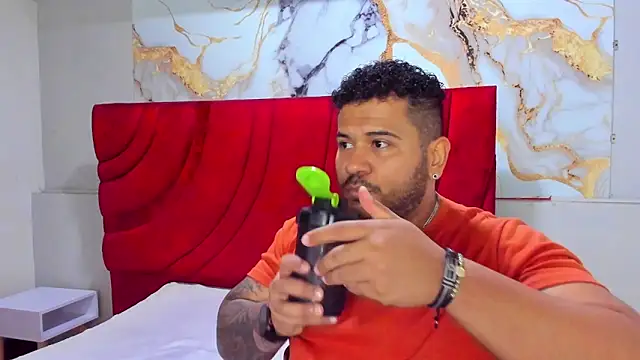 Snapshot of michael_hill1 chatting on 18, 11, 2025 michael hill1 online show from 18, 11, 2025