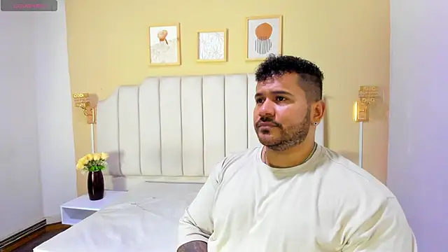 Snapshot of michael_hill1 chatting on 19, 11, 2025 michael hill1 online show from 19, 11, 2025