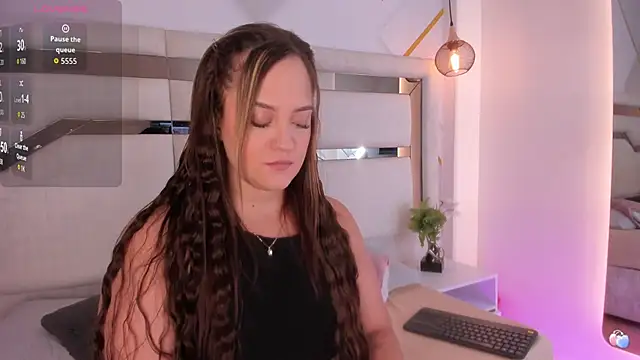 mariana jhones  online show from 11, 11, 2025