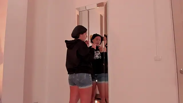 Rachell Jamess online show from 28, 9, 2025