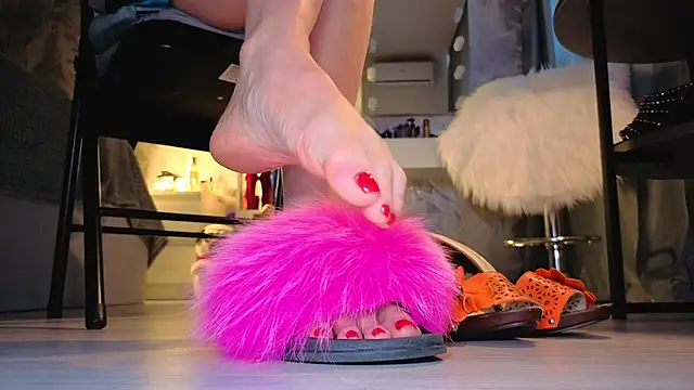 Feet Heelss online show from 6, 10, 2025