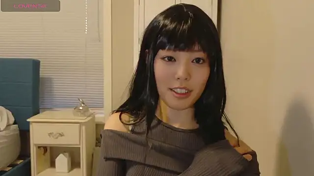 Nana with online show from 15, 10, 2025