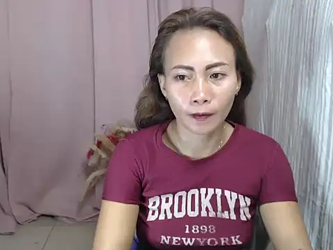 Snapshot of joanpetite chatting on 9, 3, 2026 joanpetite online show from 9, 3, 2026