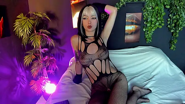 Evelyn Russoo online show from 11, 9, 2025