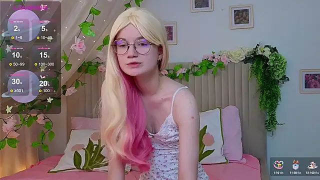 Snapshot of PixieKitty chatting on 17, 10, 2025 PixieKitty online show from 17, 10, 2025