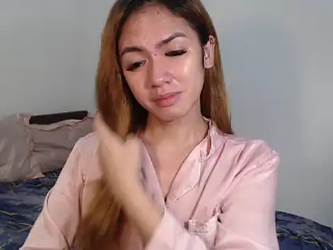 Snapshot of urGoddessChloexxx chatting on 15, 12, 2025 urGoddessChloexxx online show from 15, 12, 2025