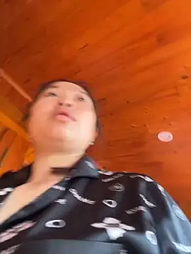 Snapshot of Nhung584 chatting on 8, 10, 2025 Nhung584 online show from 8, 10, 2025