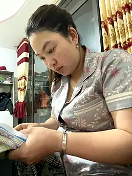 Snapshot of Nhung584 chatting on 12, 10, 2025 Nhung584 online show from 12, 10, 2025