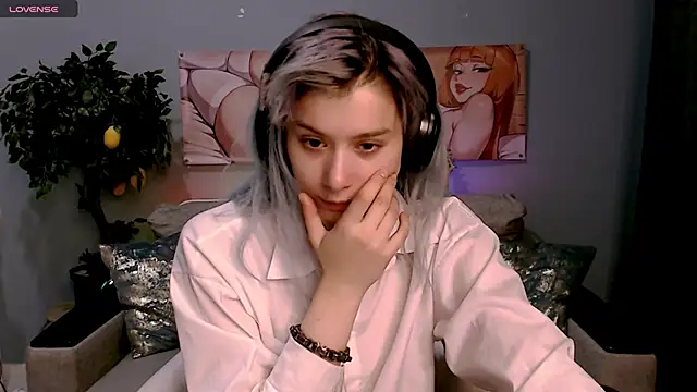 SophieAsh online show from 11, 10, 2025