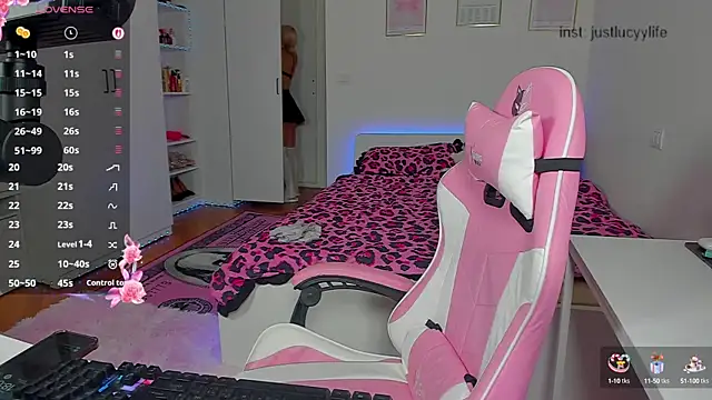 LucyPaigee online show from 19, 9, 2025