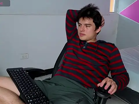 Snapshot of invincible200 chatting on 15, 10, 2025 invincible200 online show from 15, 10, 2025