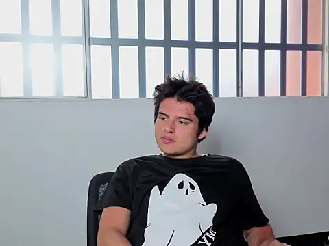 Snapshot of invincible200 chatting on 30, 10, 2025 invincible200 online show from 30, 10, 2025