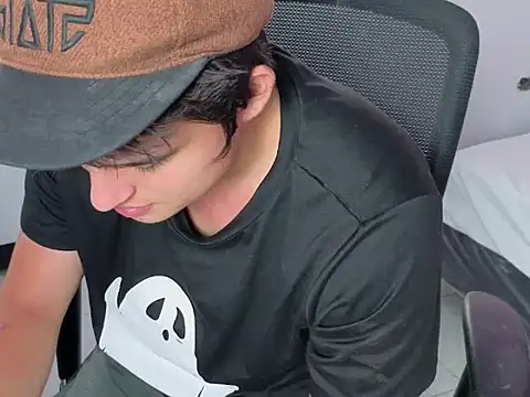 Snapshot of invincible200 chatting on 31, 10, 2025 invincible200 online show from 31, 10, 2025