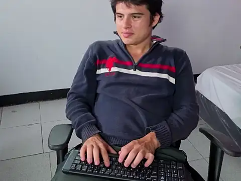 Snapshot of invincible200 chatting on 3, 11, 2025 invincible200 online show from 3, 11, 2025