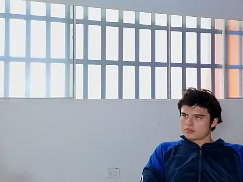 Snapshot of invincible200 chatting on 24, 11, 2025 invincible200 online show from 24, 11, 2025