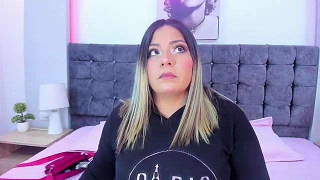 isabella horney  online show from 30, 10, 2025