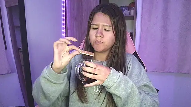 Oliviawatson1 online show from 12, 10, 2025