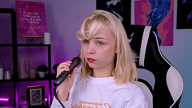 Charlotte Colinss online show from 13, 10, 2025