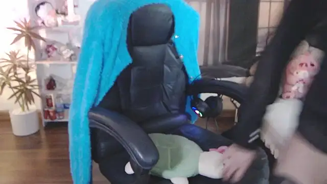 Suzie Wet Cave online show from 24, 10, 2025