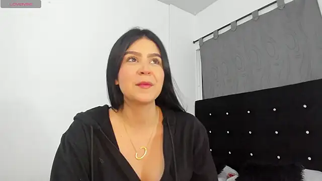 NicoleFletcher online show from 10, 10, 2025