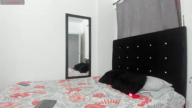 NicoleFletcher online show from 15, 10, 2025