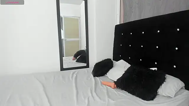 NicoleFletcher online show from 26, 10, 2025