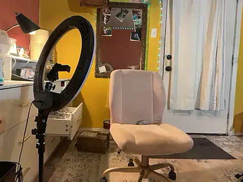 Snapshot of bearcub300 chatting on 7, 11, 2025 bearcub300 online show from 7, 11, 2025