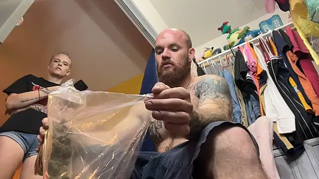 Snapshot of bearcub300 chatting on 14, 11, 2025 bearcub300 online show from 14, 11, 2025