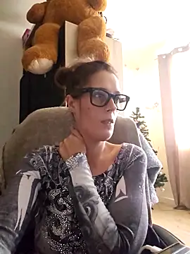 Mila Luciphya online show from 5, 12, 2025