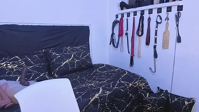 Snapshot of elowen_halley1 chatting on 8, 11, 2025 elowen halley1 online show from 8, 11, 2025