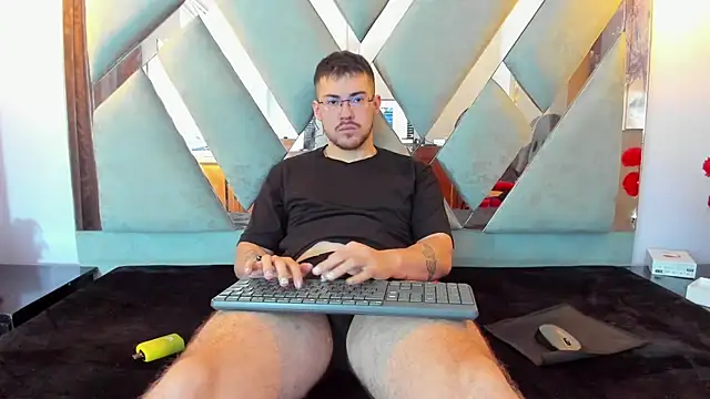 BrunoWalkerr online show from 8, 11, 2025