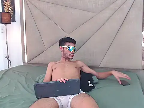 Snapshot of Valentin_Rizzi chatting on 19, 9, 2025 Valentin Rizzi online show from 19, 9, 2025