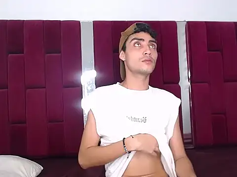Snapshot of Valentin_Rizzi chatting on 4, 10, 2025 Valentin Rizzi online show from 4, 10, 2025
