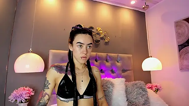 Snapshot of athziry_g chatting on 8, 11, 2025 athziry g online show from 8, 11, 2025