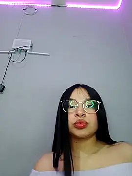 Snapshot of Anne_Mia chatting on 24, 11, 2025 Anne Mia online show from 24, 11, 2025